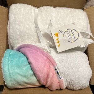 Little Spud White and Pastel Baby Blanket Set